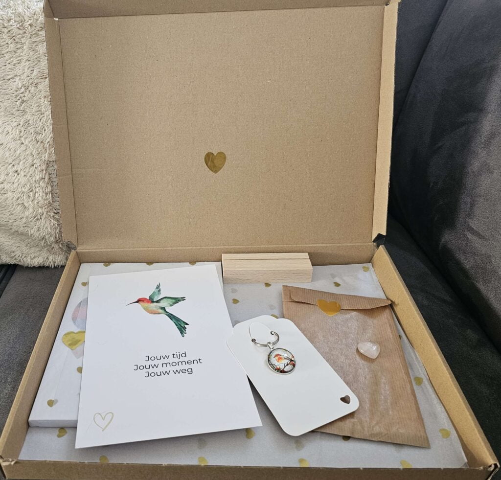 Troostpakket Ik rouw van je met het boek, kaartenset, een sleutelhanger en een hartje.